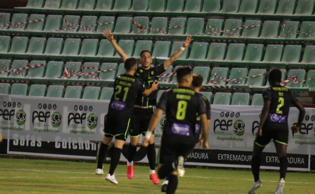 El Cacereño se enfrentará al Villanovense tras eliminar al Coria.