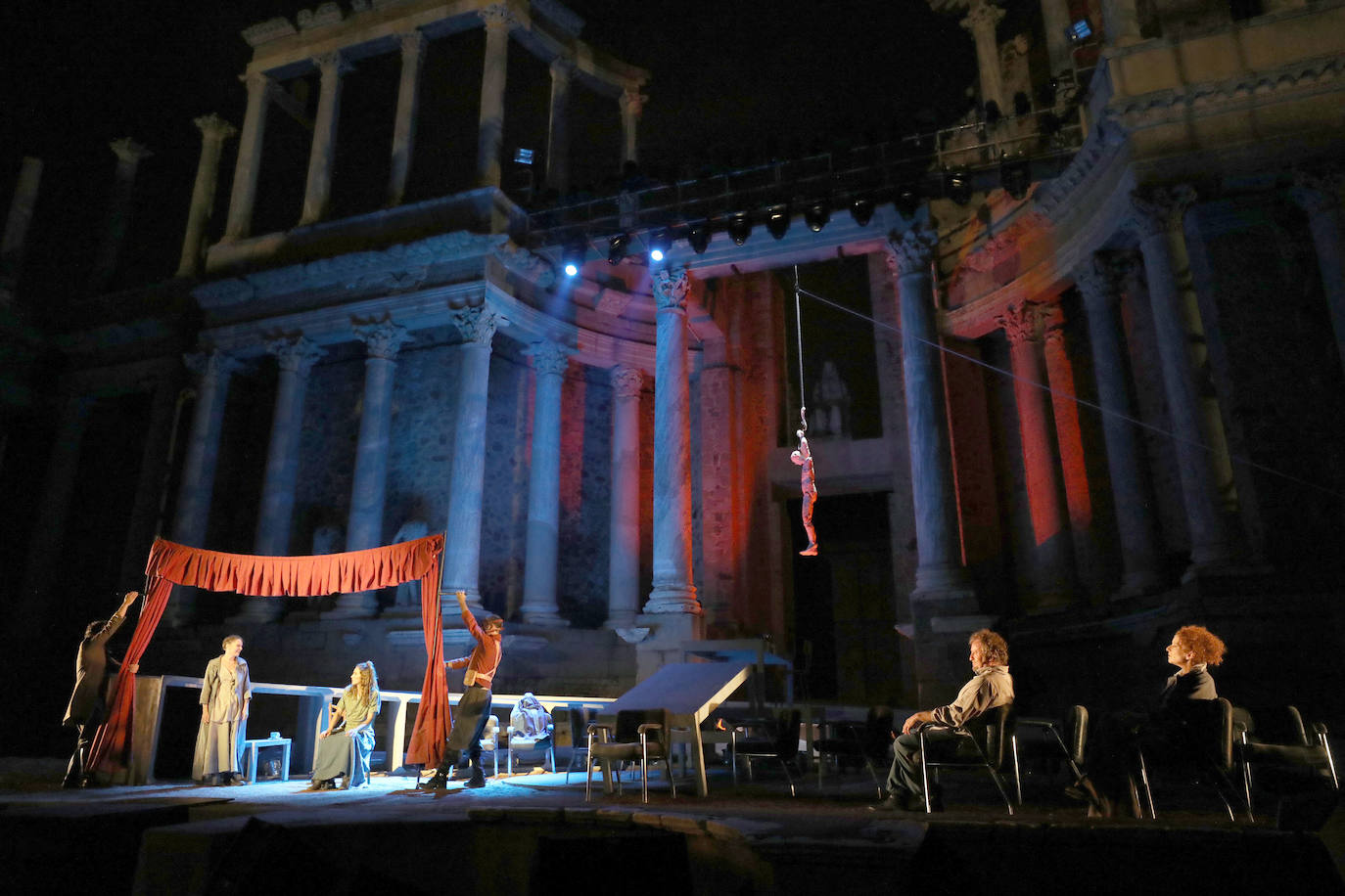 El montaje del mexicano David Gaitán busca actualizar al máximo la tragedia griega a lo largo de una hora y cuarenta y cinco minutos de duración