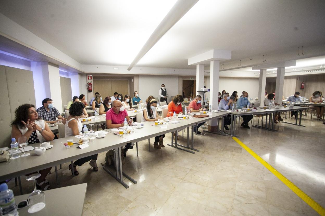 Una treintena de personas empezaron ayer a formarse para dar vida a sus ideas empresariales. 