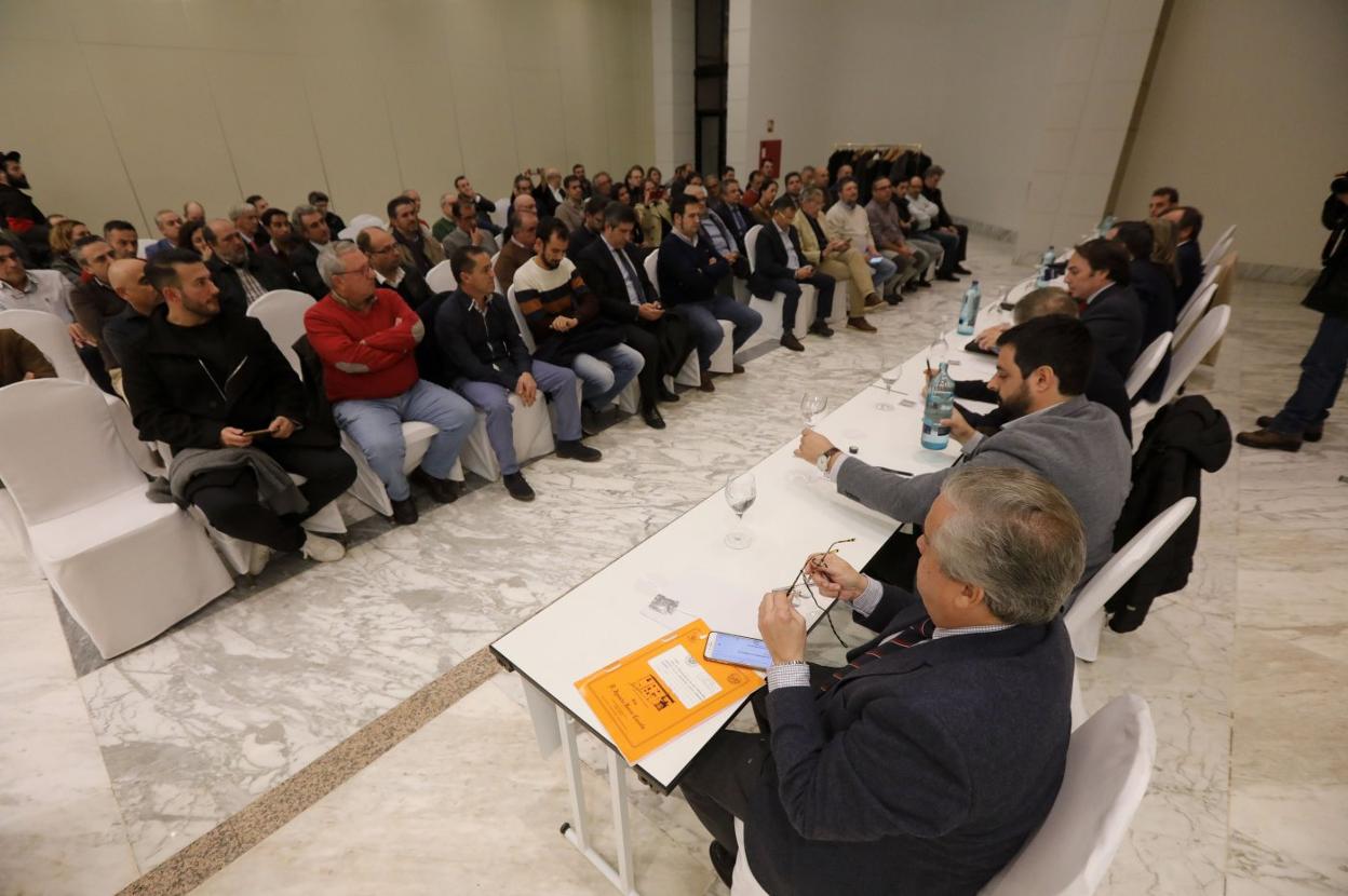 Reunión del Círculo Empresarial Cacereño en el hotel V Centenario. 