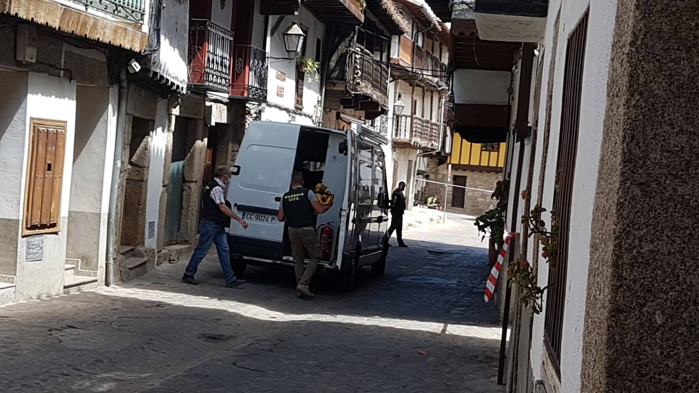 Fotos: Aparece un antiguo obús de mortero en una casa deshabitada de Villanueva de la Vera