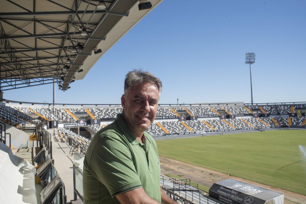 Joaquín Parra, en las gradas de un Nuevo Vivero que está en plenas obras de remodelación total para transformarse en un estadio digno de Primera División. 