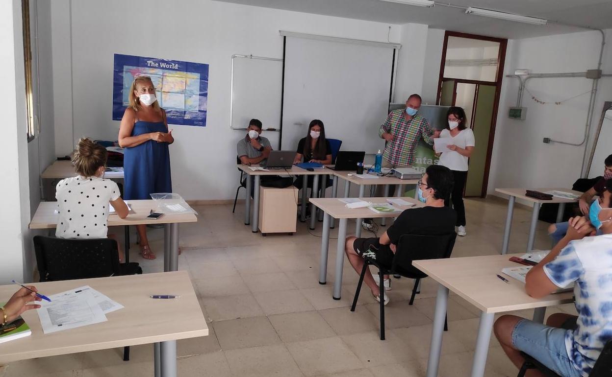 Se ha iniciado en Talayuela el curso de formación 'Resinado en pinos'.