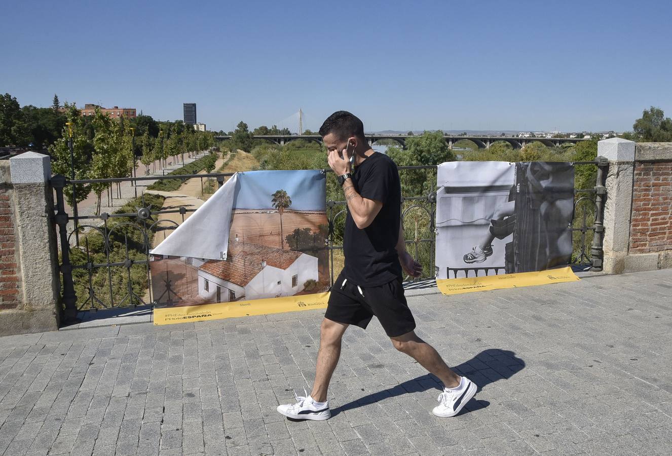Mal estado de la exposición de PHotoEspaña en el Puente de Palmas