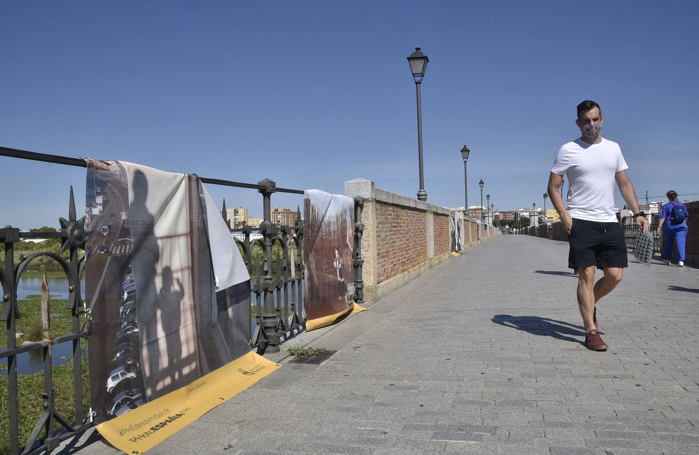 Mal estado de la exposición de PHotoEspaña en el Puente de Palmas