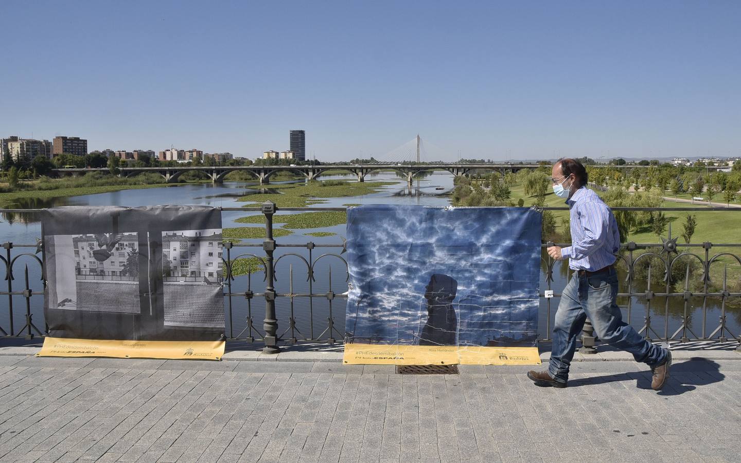 Mal estado de la exposición de PHotoEspaña en el Puente de Palmas