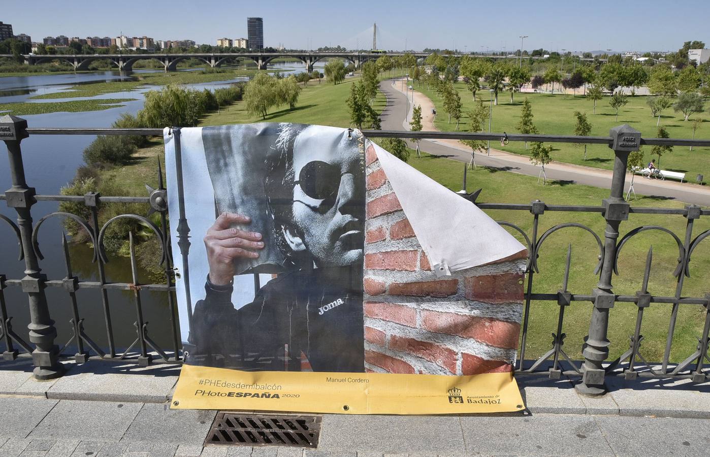 Mal estado de la exposición de PHotoEspaña en el Puente de Palmas