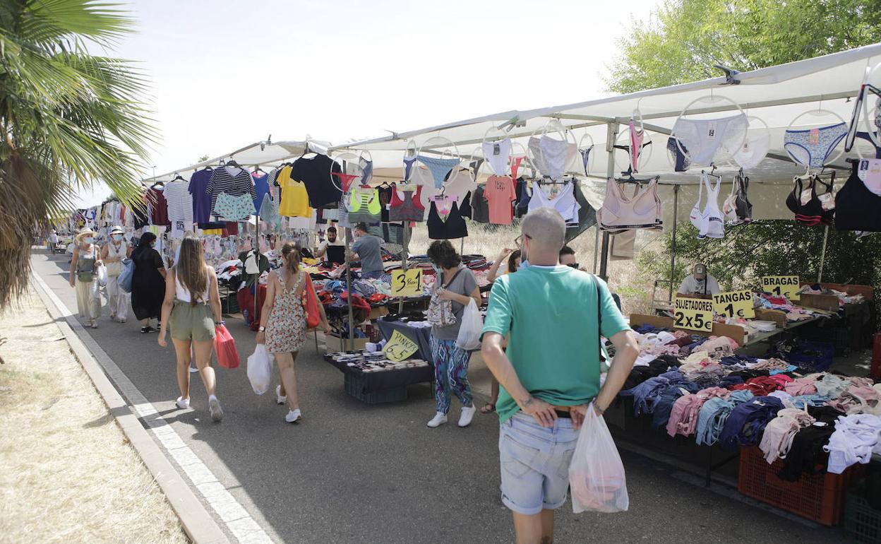Los vendedores ambulantes piden que se mantengan los mercadillos en la región