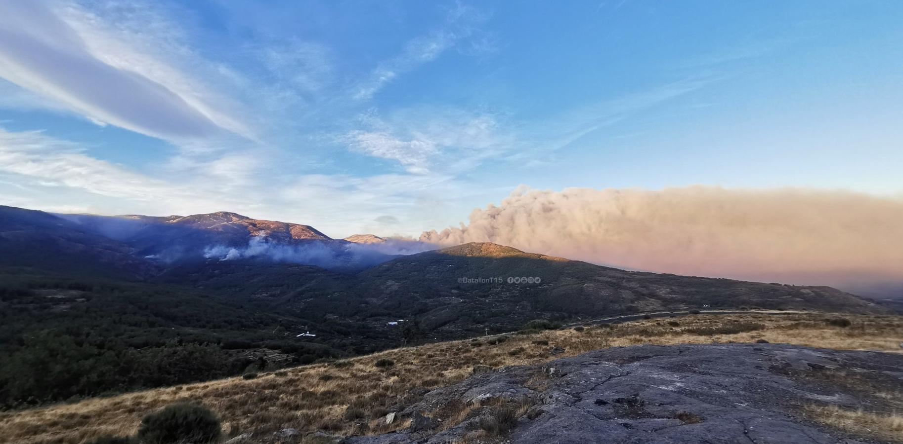 En la tarde del viernes se ha solicitado un refuerzo en la participación de dotaciones nacionales para colaborar en la extinción de las llamas