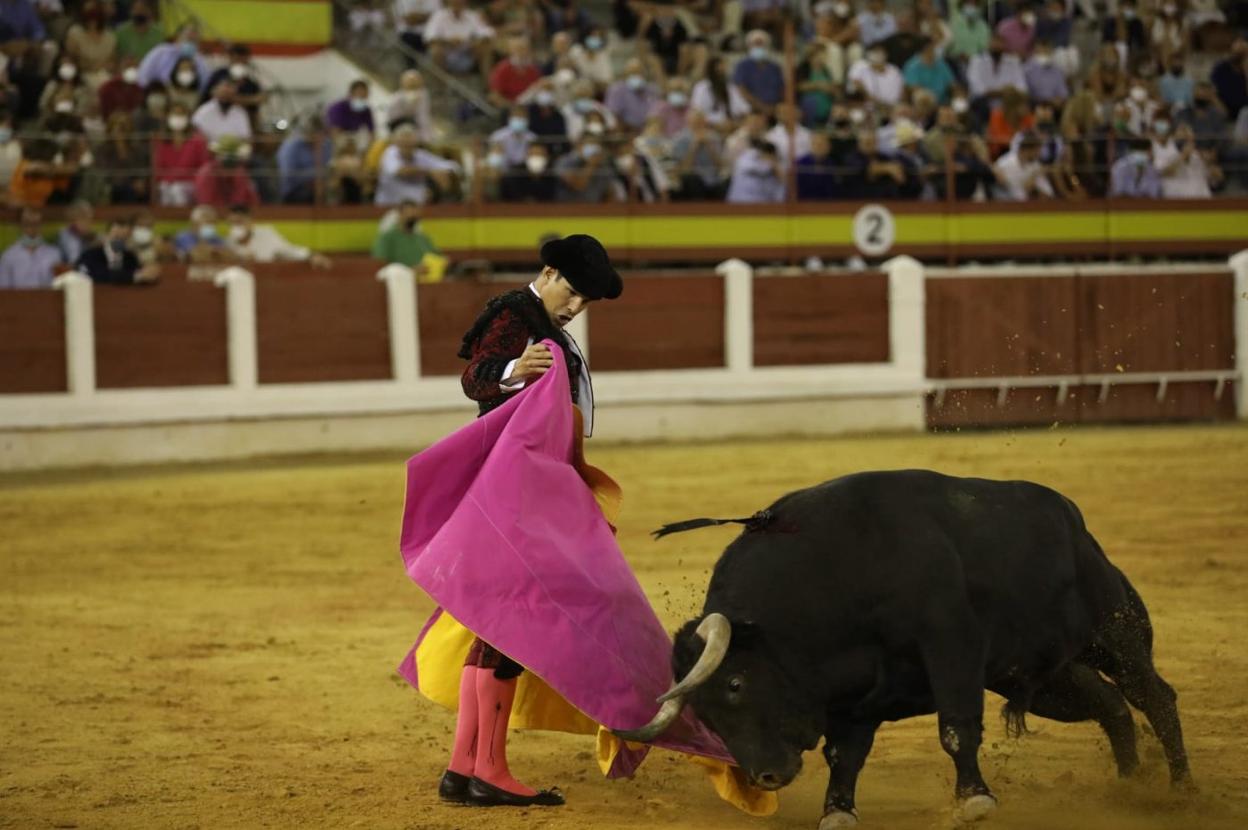 Manzanares con Palangrero, tercero de la noche, al que indultó. 