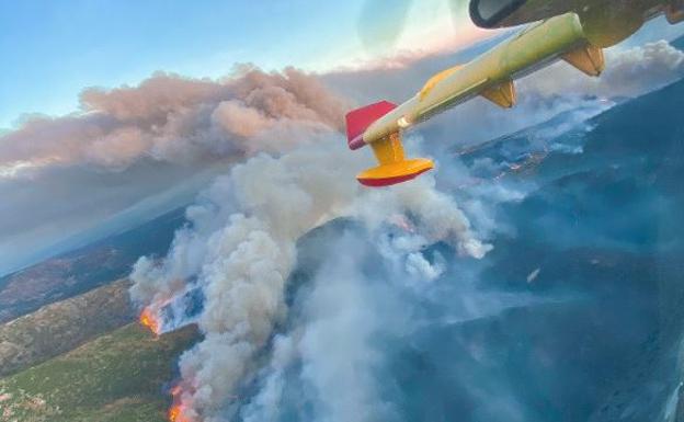 Incendio forestal en Cabezuela del Valle