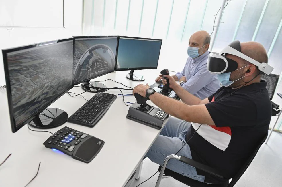 Sesión de simulación de vuelo realizada en las instalaciones de Fundecyt-PcTex en Badajoz, donde se ubica la empresa Skydronex. 