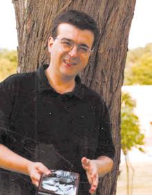 Imagen secundaria 2 - El escritor de Ibahernando que arrasó en 2001