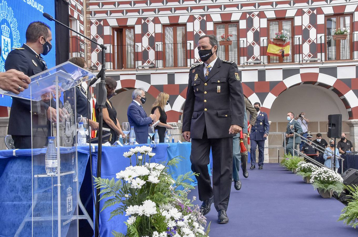 La Policía de Badajoz celebra su día con más de un centenar reconocimientos