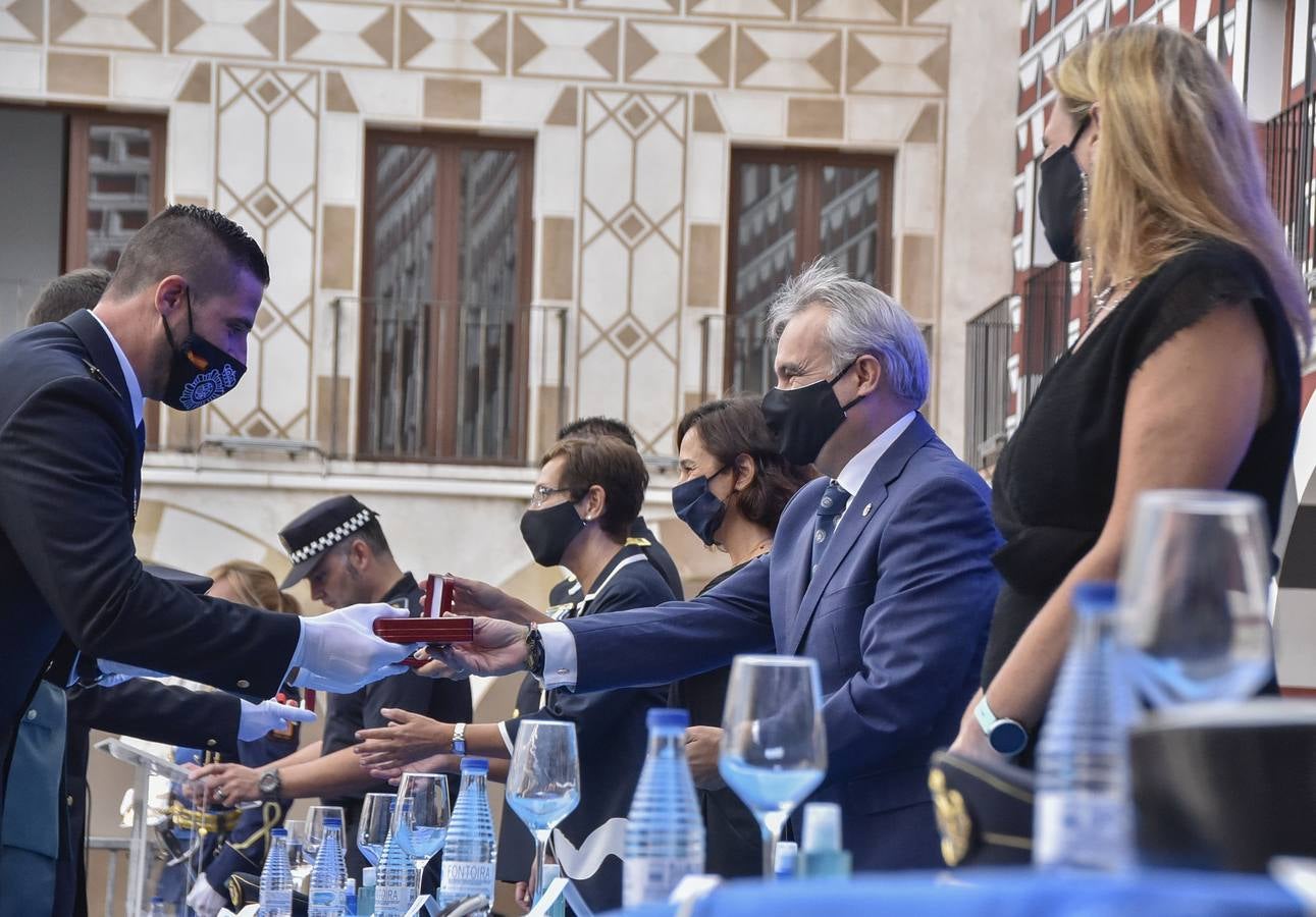 La Policía de Badajoz celebra su día con más de un centenar reconocimientos