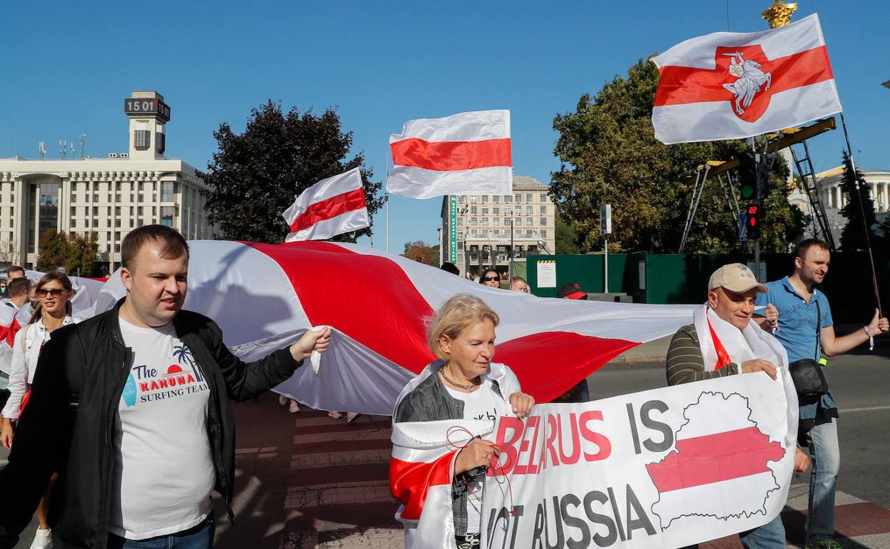 Algunos manifestantes en Minsk. 