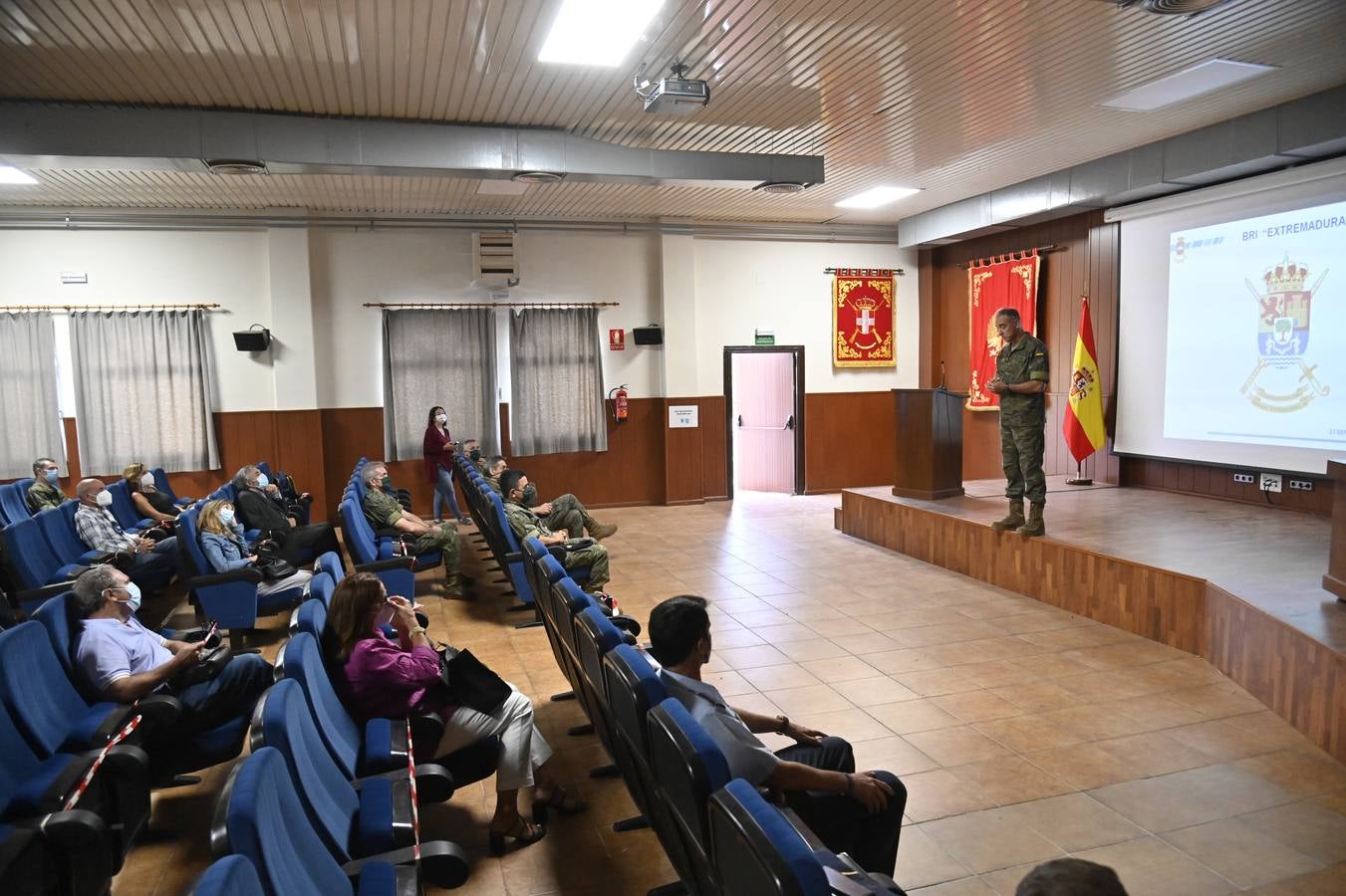 Militares en la base General Menacho