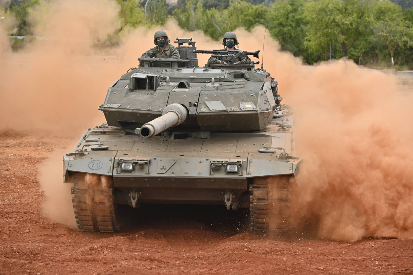 Militares en la base General Menacho