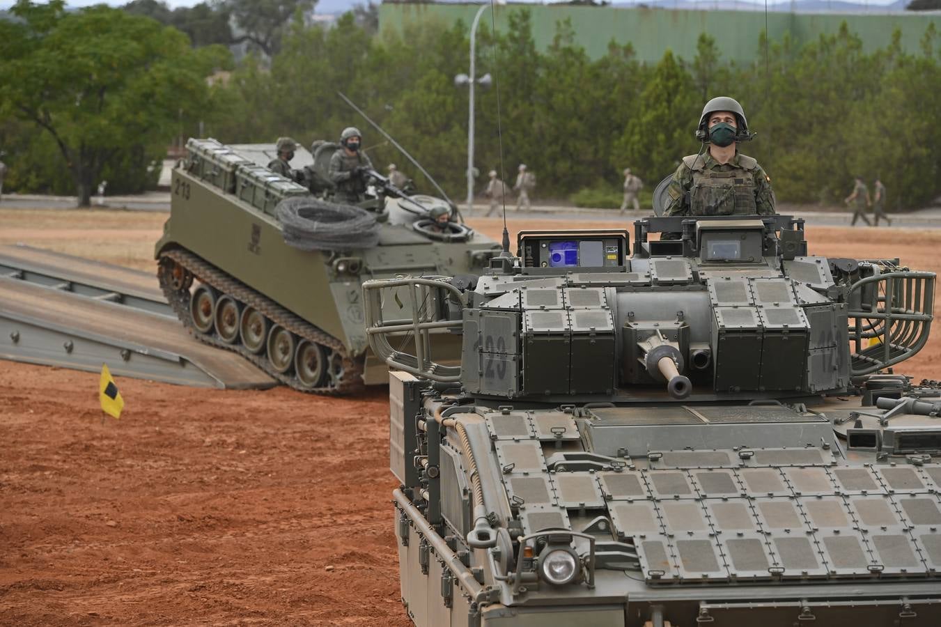 Militares en la base General Menacho