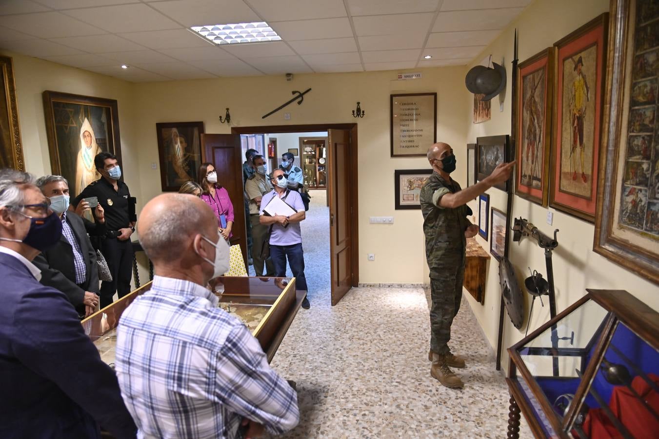 Militares en la base General Menacho