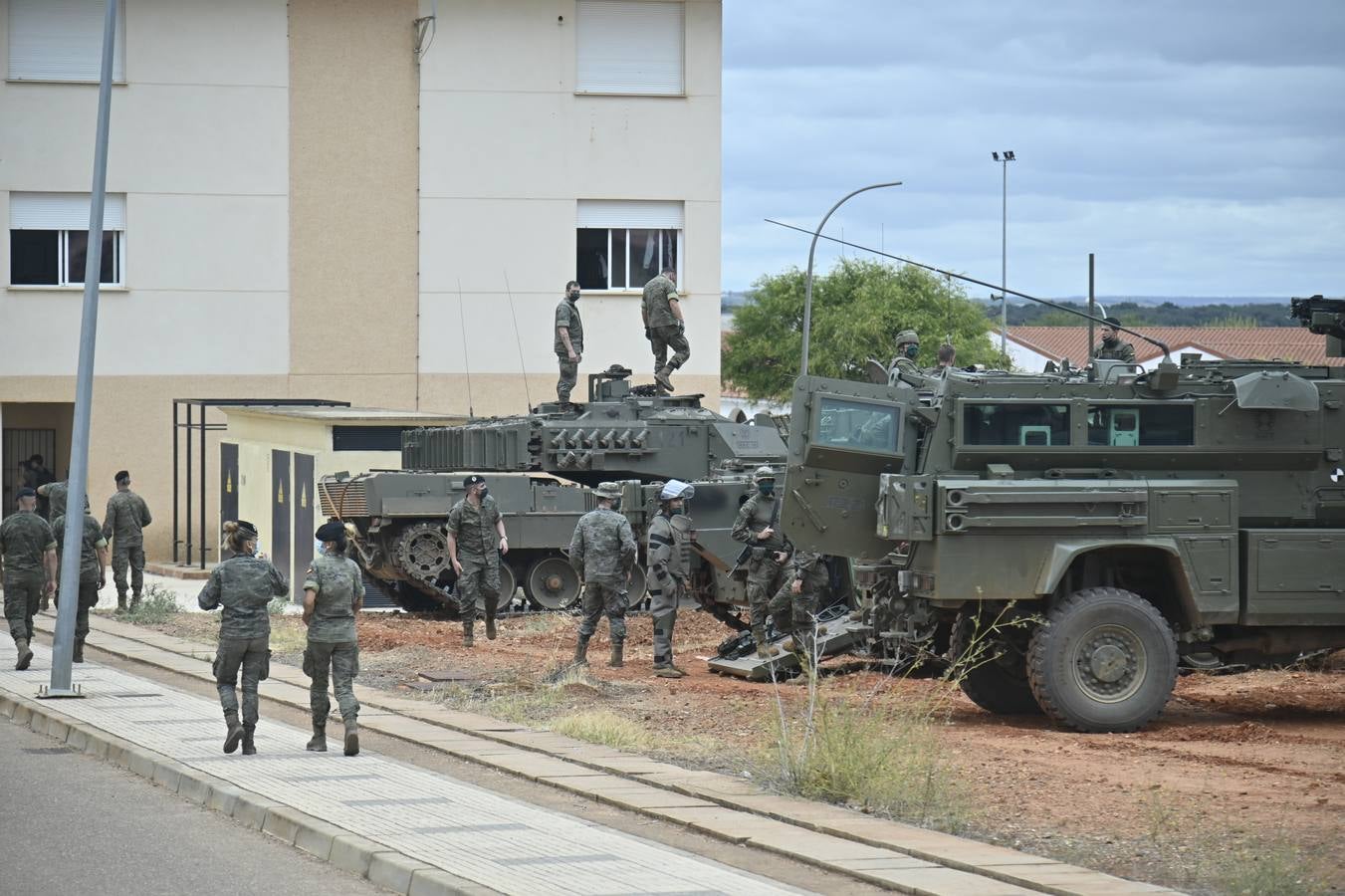 Militares en la base General Menacho