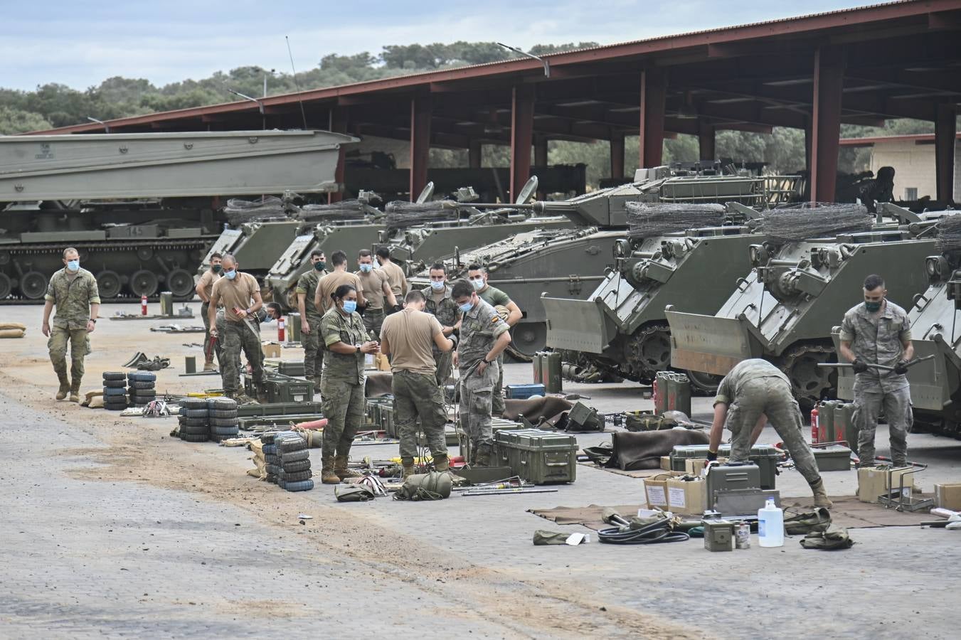 Militares en la base General Menacho