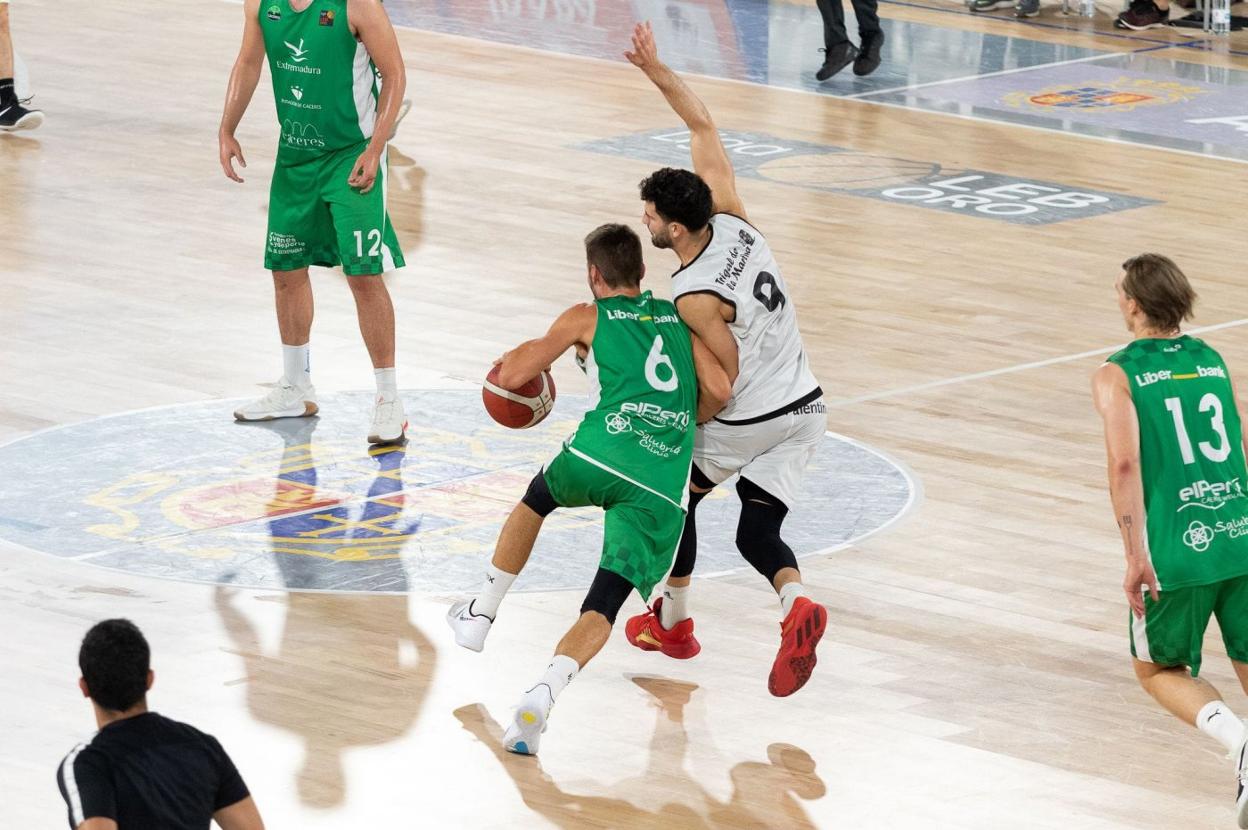 El Cáceres se ve superado en Palencia desde el inicio