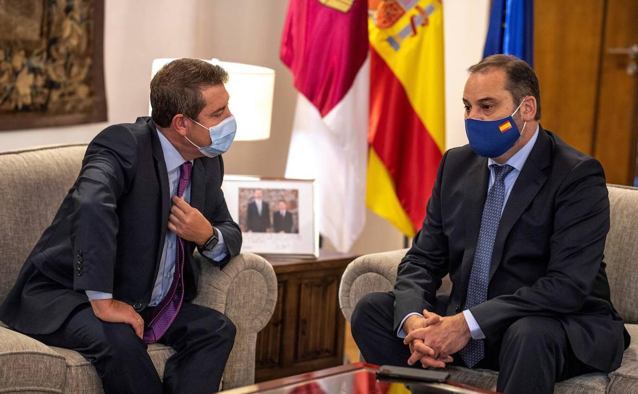El presidente de Castilla-La Mancha, Emiliano García-Page, y el ministro de Transportes, Movilidad y Agenda Urbana, José Luis Ábalos, se han reunido esta mañana.