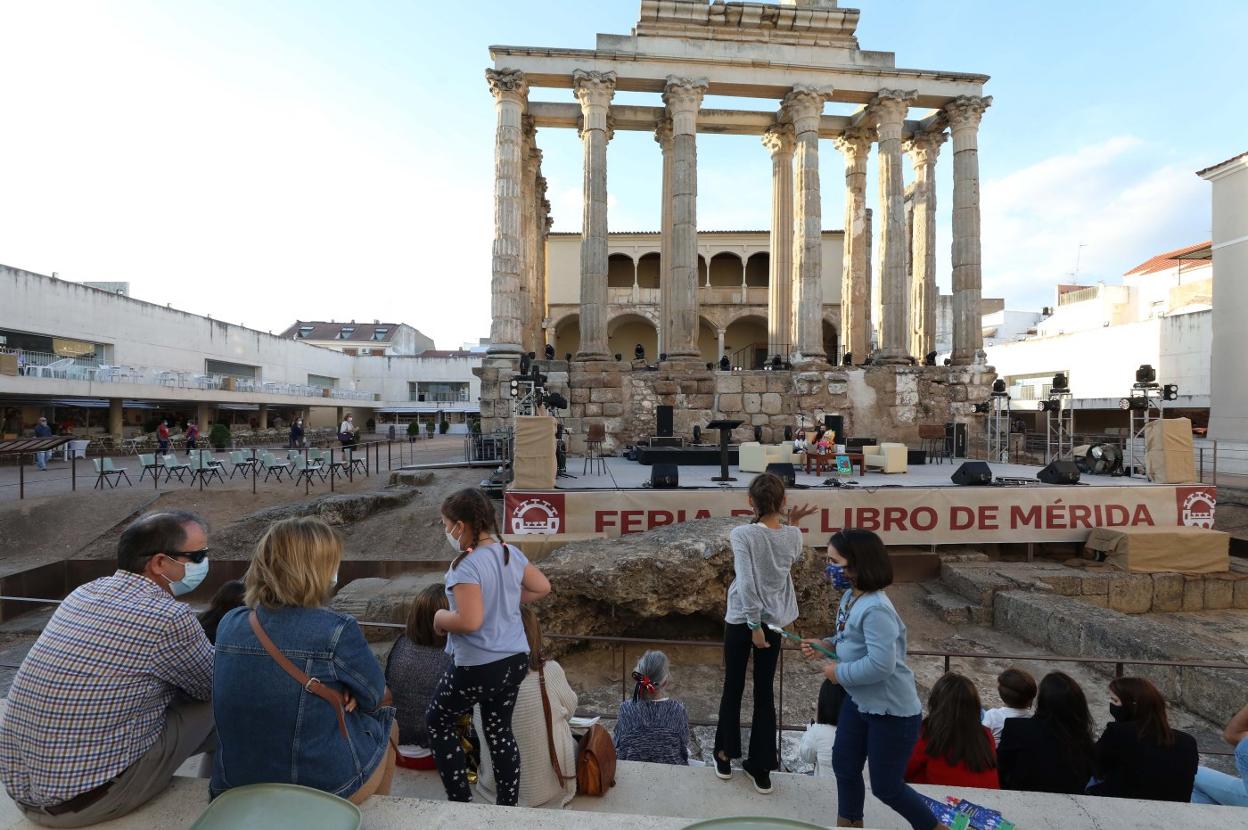 El nuevo lugar de la Feria del Libro, el Templo de Diana. 