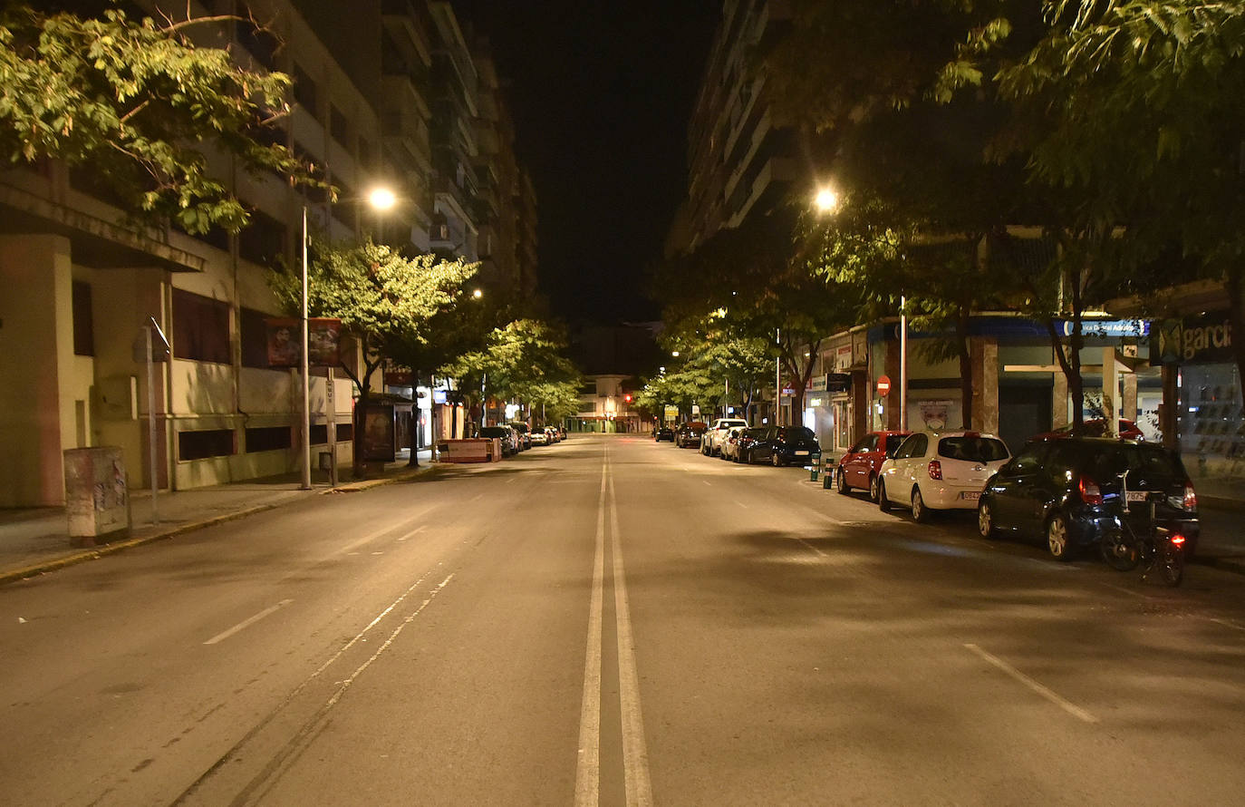 Fotos: Calles vacías en Cáceres y Badajoz por el toque de queda