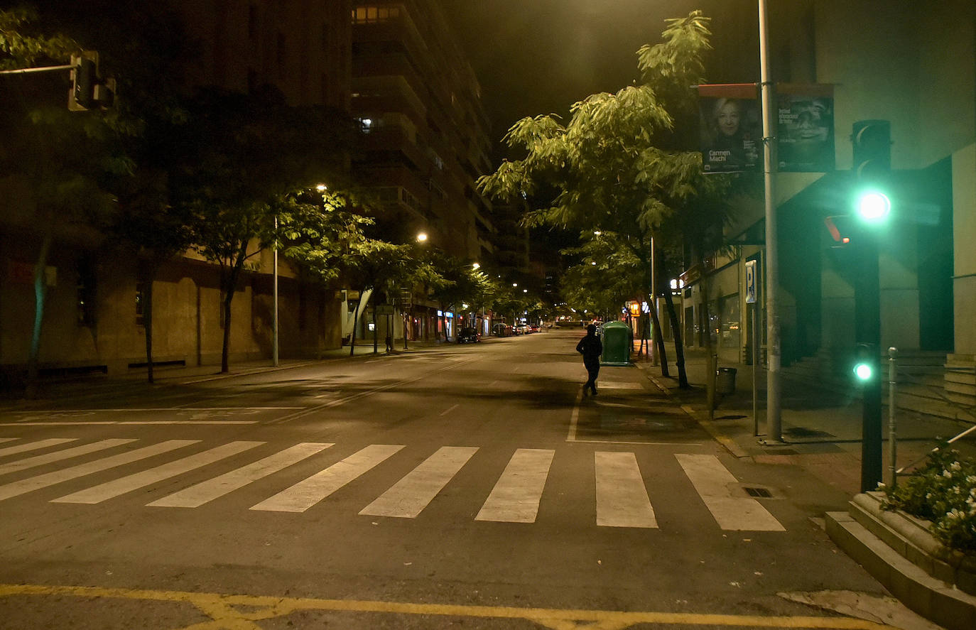 Fotos: Calles vacías en Cáceres y Badajoz por el toque de queda