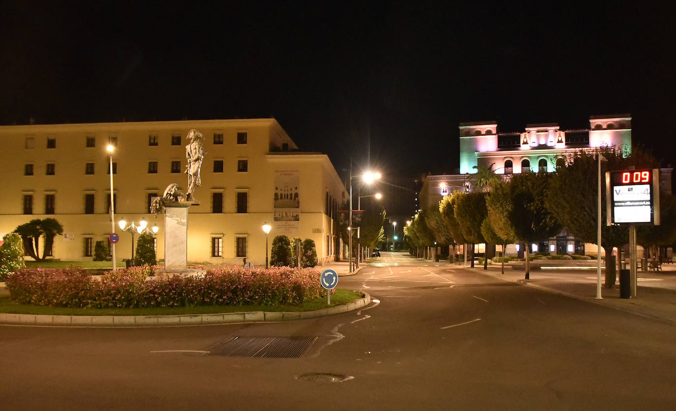 Fotos: Calles vacías en Cáceres y Badajoz por el toque de queda