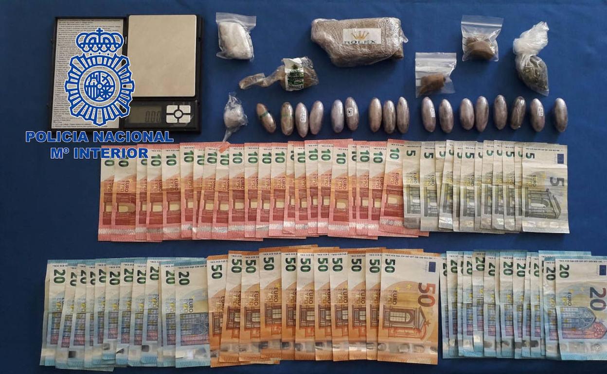 Detenido un hombre de 39 años que vendía droga en una casa de San Roque