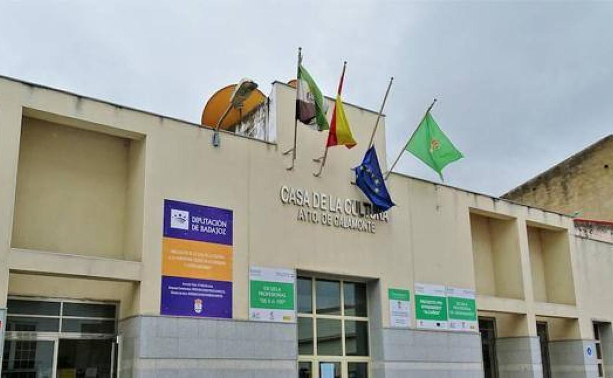 Fachada de la Casa de la Cultura de Calamonte