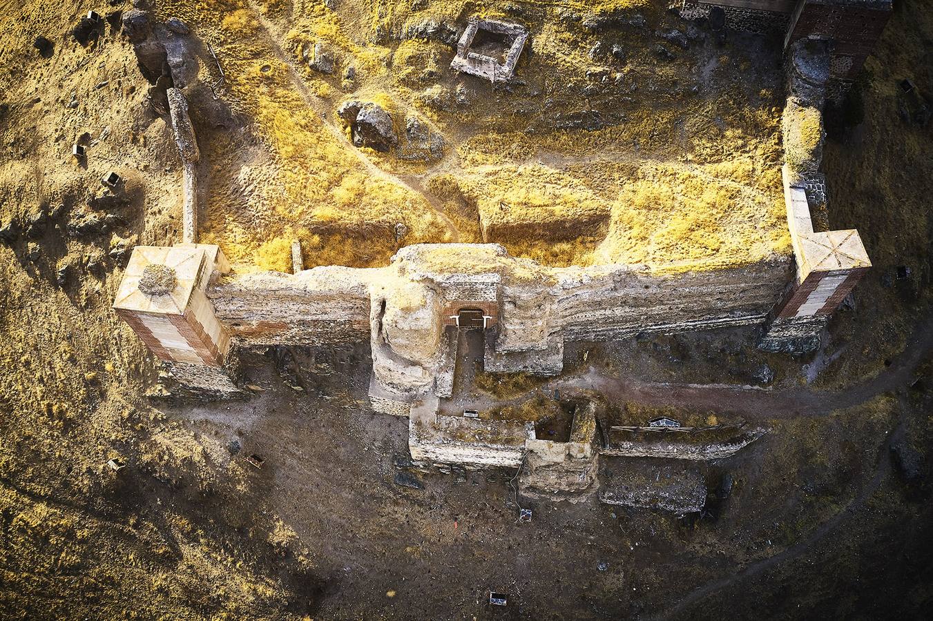 Puerta del castillo de Montemolín