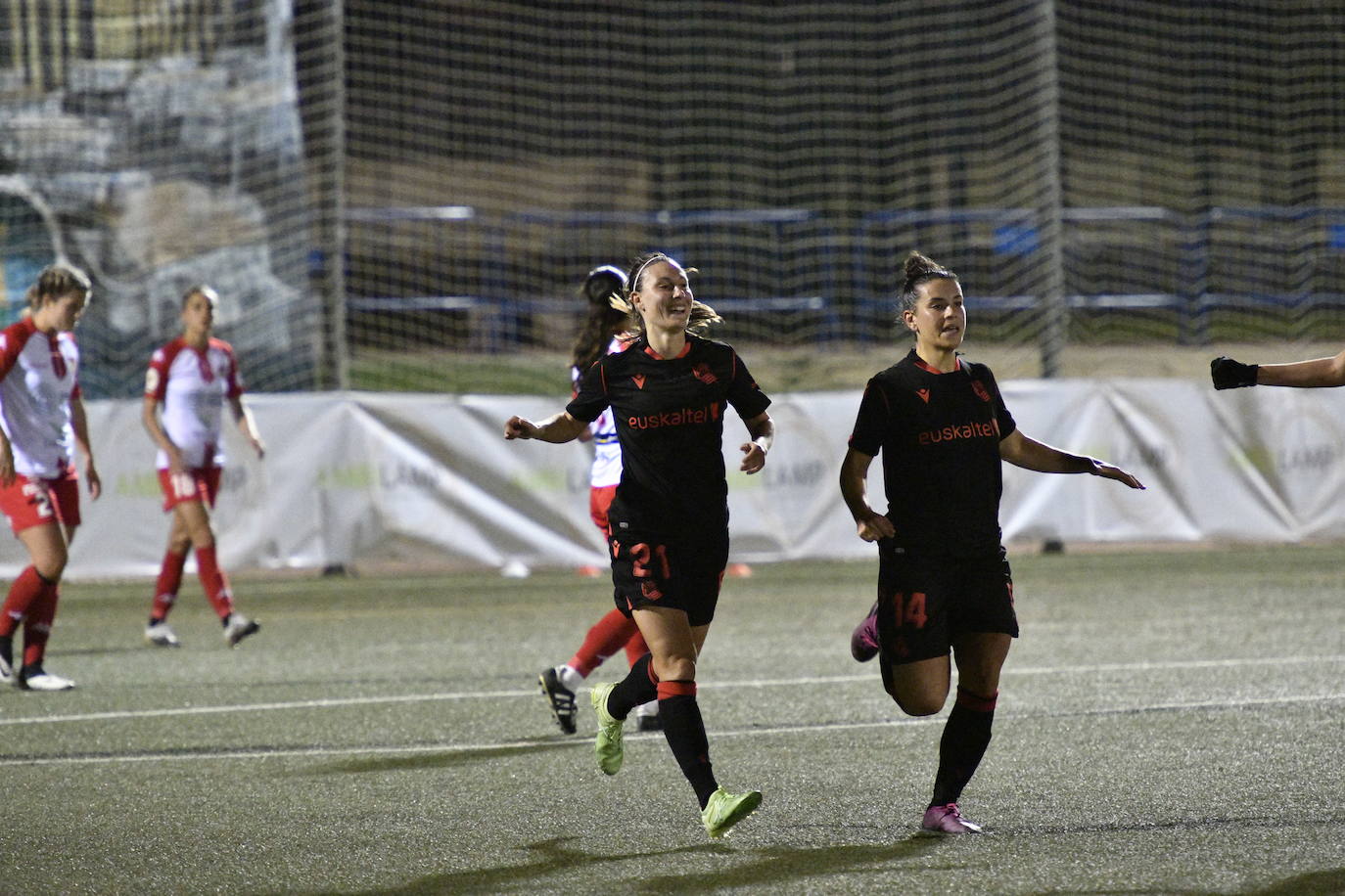 Fotos: La clase de la Real puede con la ilusión del Santa Teresa (0-4)