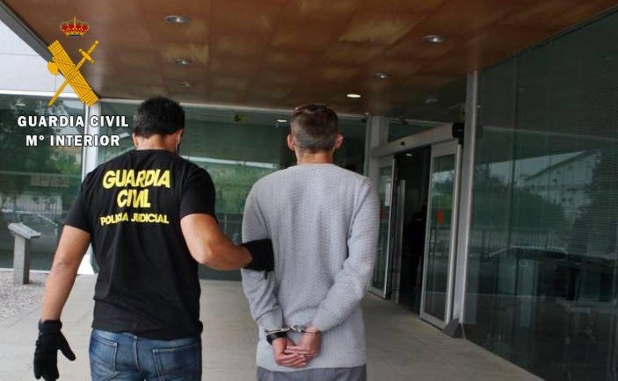 Los arrestados tras el atraco de una sucursal en Burguillos del Cerro huyeron con 5.000 euros