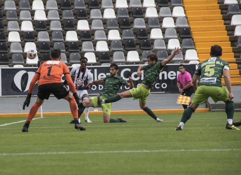 Fotos: El Badajoz presenta todas sus armas