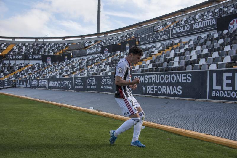 Fotos: El Badajoz presenta todas sus armas