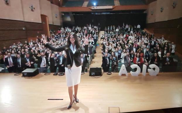 Laura Cantizano, durante una de sus conferencias.