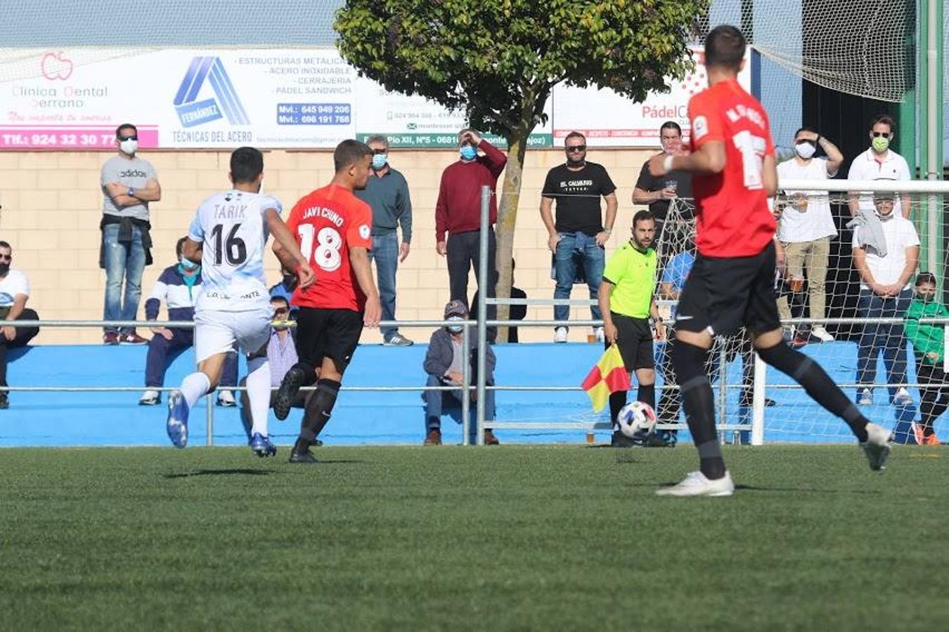 Las gradas del municipal calamonteño volvieron a ser ocupadas por multitud de aficionados que respetaron la distancia de seguridad