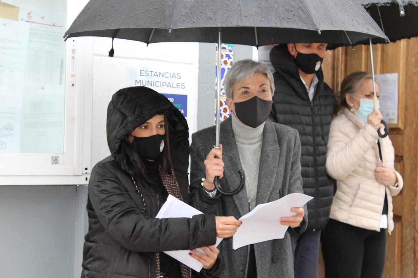 Alba Mármol y Antolina Garrido, trabajadoras sociales del Ayuntamiento, inauguraron el acto