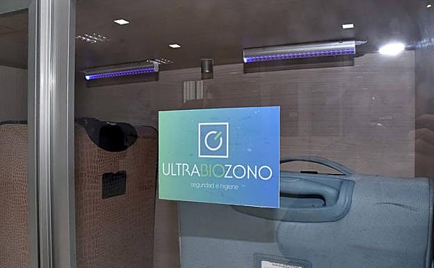 Han elaborado un mueble pensando en los hoteles, para que los viajeron puedan introducir sus maletas.