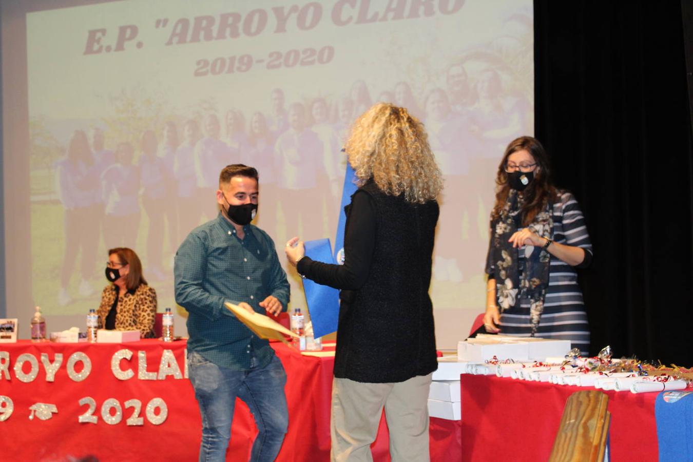 Las tutoras eran las encargadas de ponerles las becas y entregarles sus regalos