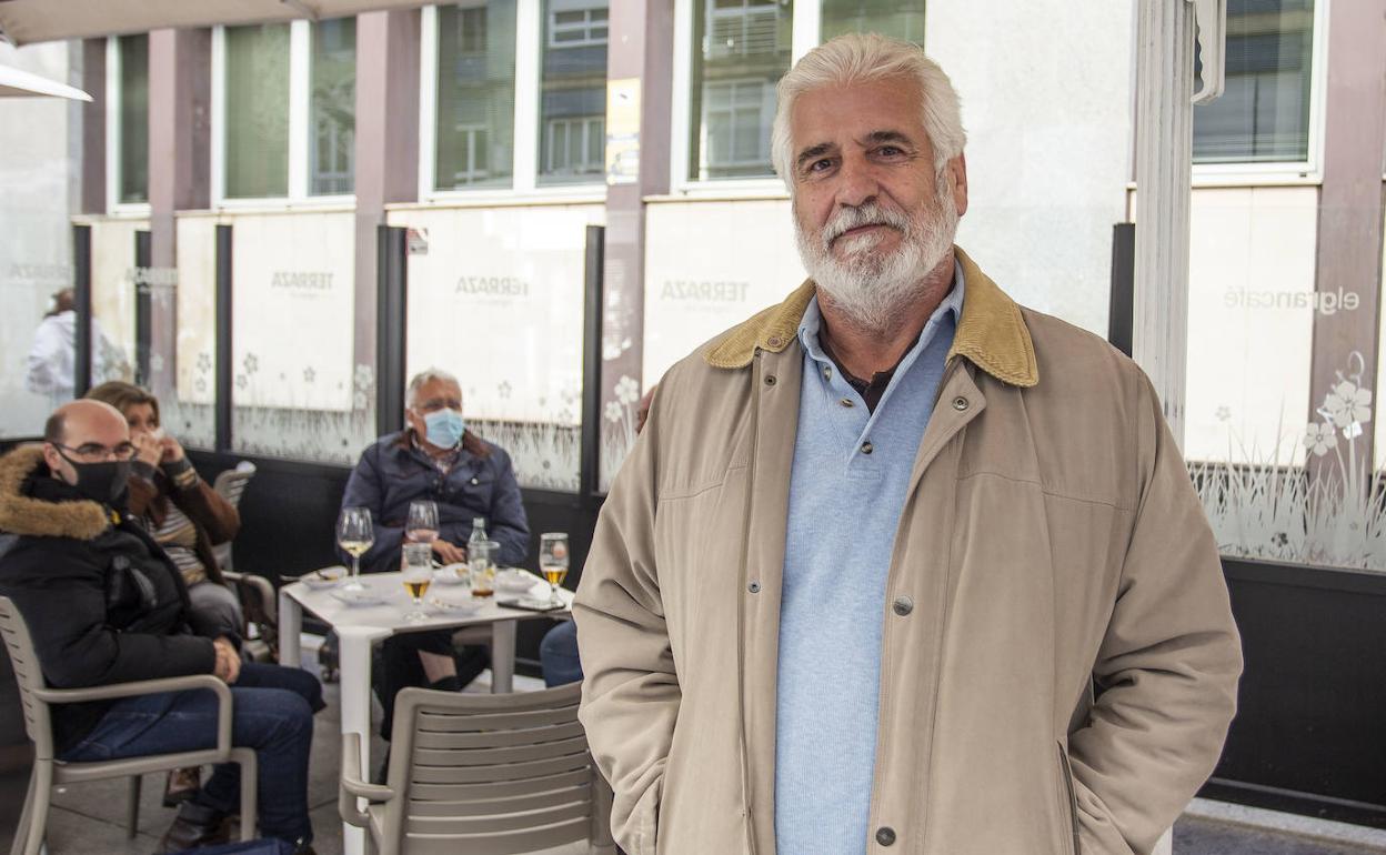 Ricardo Mejías es uno de los tres jubilados cacereños que han logrado el plus que solo dan a mujeres. 