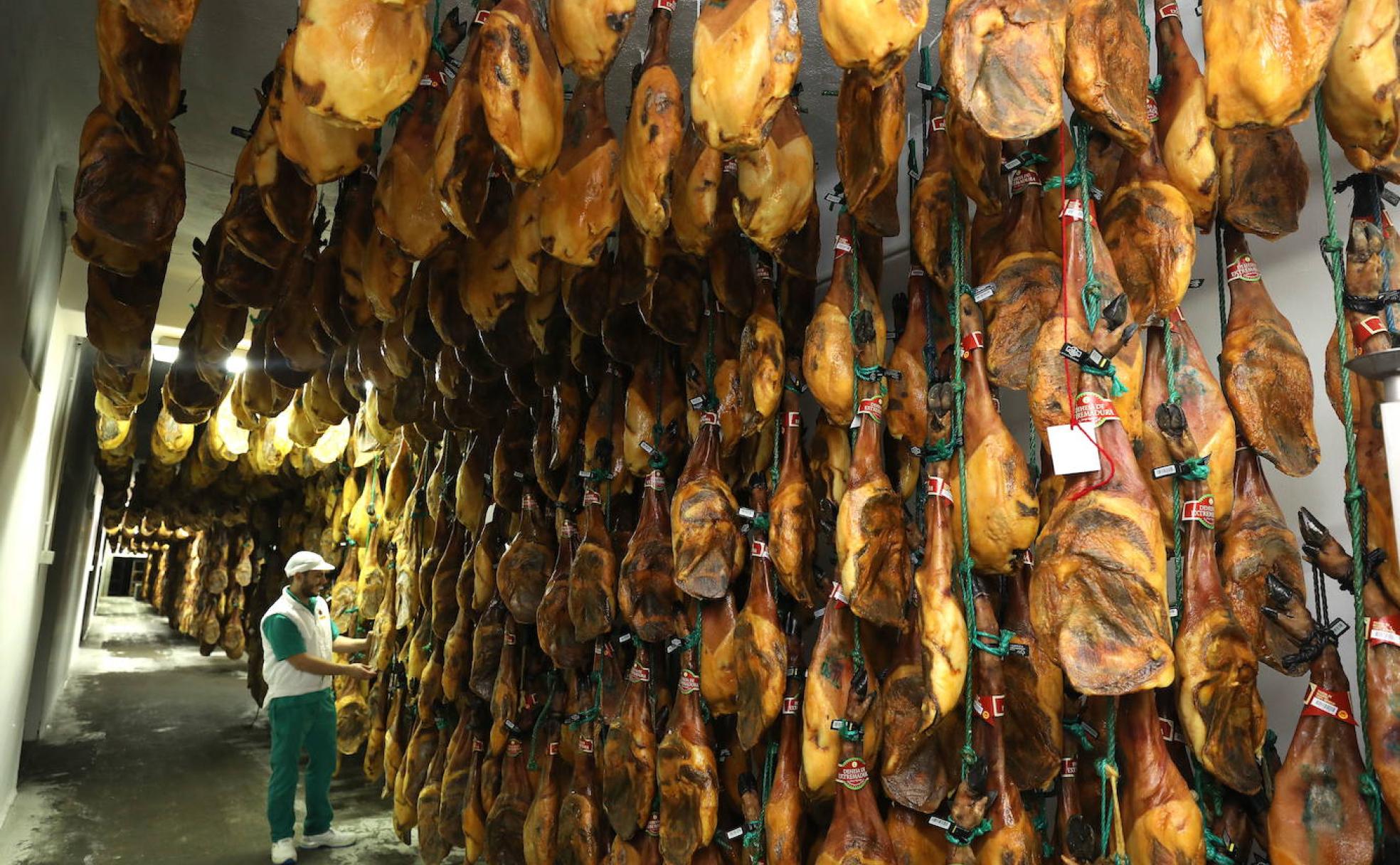 tSecadero. Producir un jamón cuesta entre tres y cuatro años. 