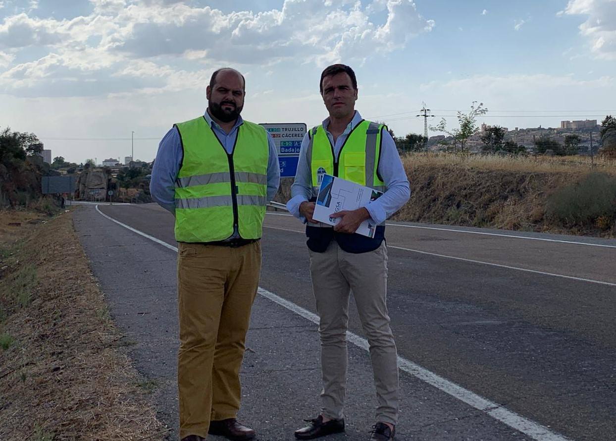 Raul Gómez, (derecha) junto a su compañero, Angel Luis Gamino 