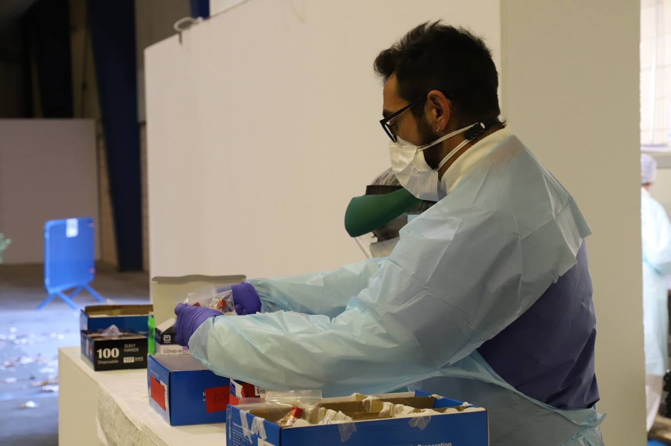 Las pruebas se realizan en el punto autocovid ubicado en uno de los pabellones de Feval