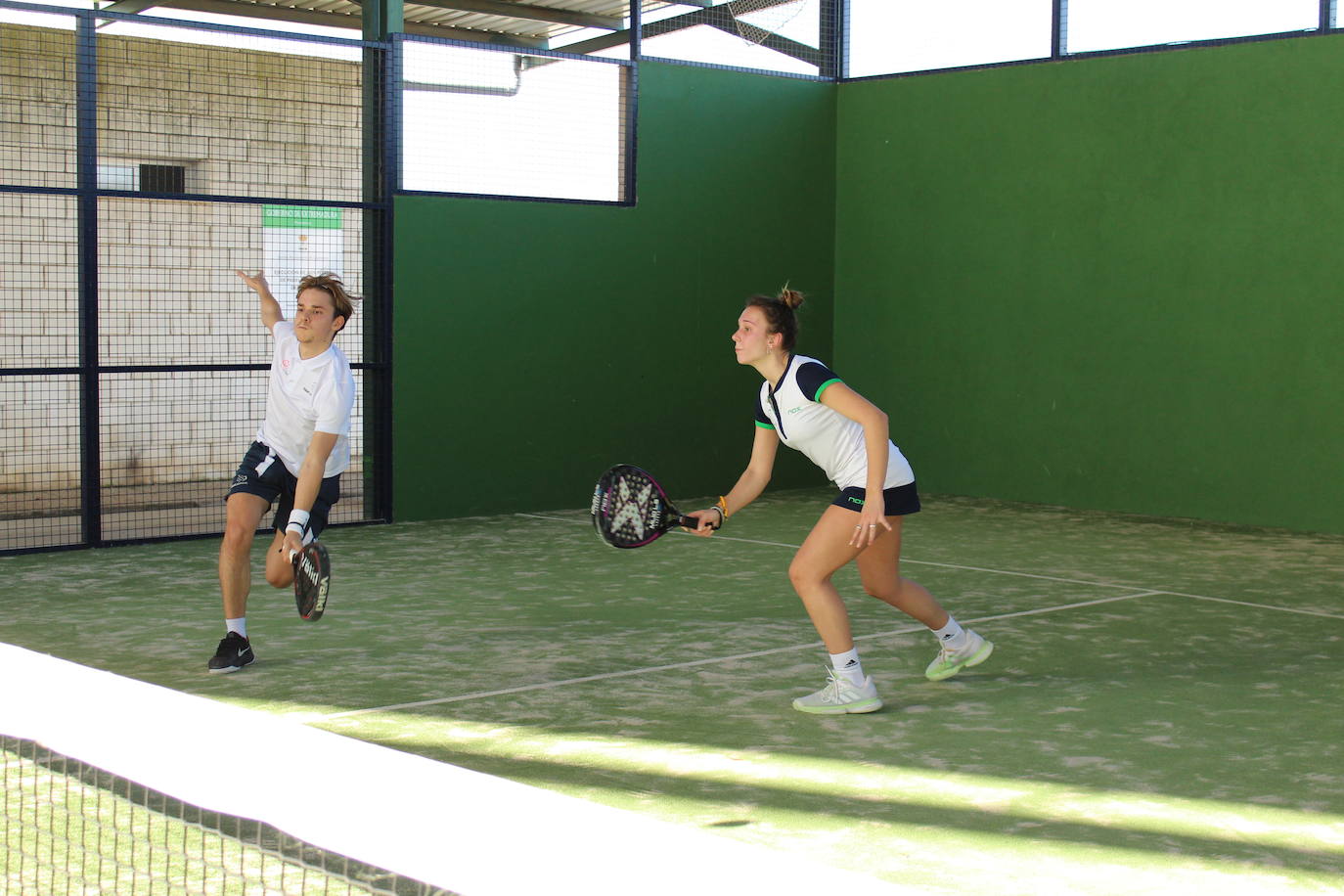 Álvaro Talero y Yajaira Barrena, participantes del torneo, en un lance del juego