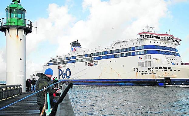 Ferry Dover-Calais..